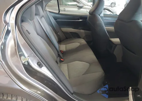 2020 Toyota Camry Le z USA, uszkodzony, nr VIN 4T1C11AK2LU933181